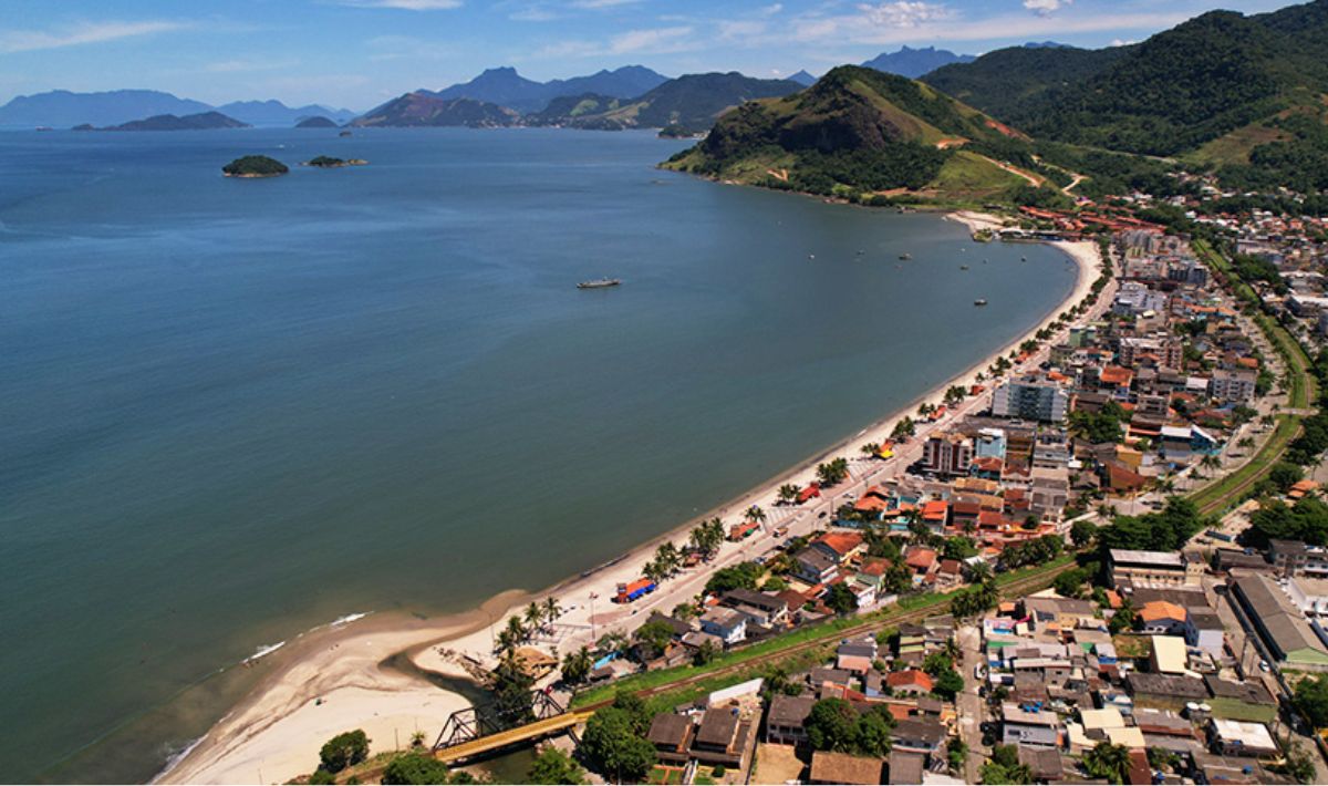 Você está em busca de um destino paradisíaco para relaxar, se aventurar e desfrutar da natureza? Então, Mangaratiba é o lugar perfeito para você! Localizada no litoral do Rio de Janeiro, essa encantadora cidade oferece uma combinação única de praias paradisíacas, vida marinha abundante e uma rica história. Neste artigo, vamos destacar 4 lugares imperdíveis em Mangaratiba que você precisa conhecer. Prepare-se para se maravilhar com paisagens deslumbrantes e se encantar com as maravilhas naturais dessa região.